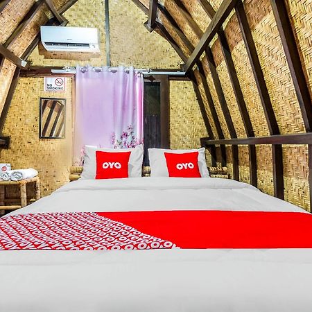 Oyo 1837 Telone Bungalow Palebah Екстериор снимка
