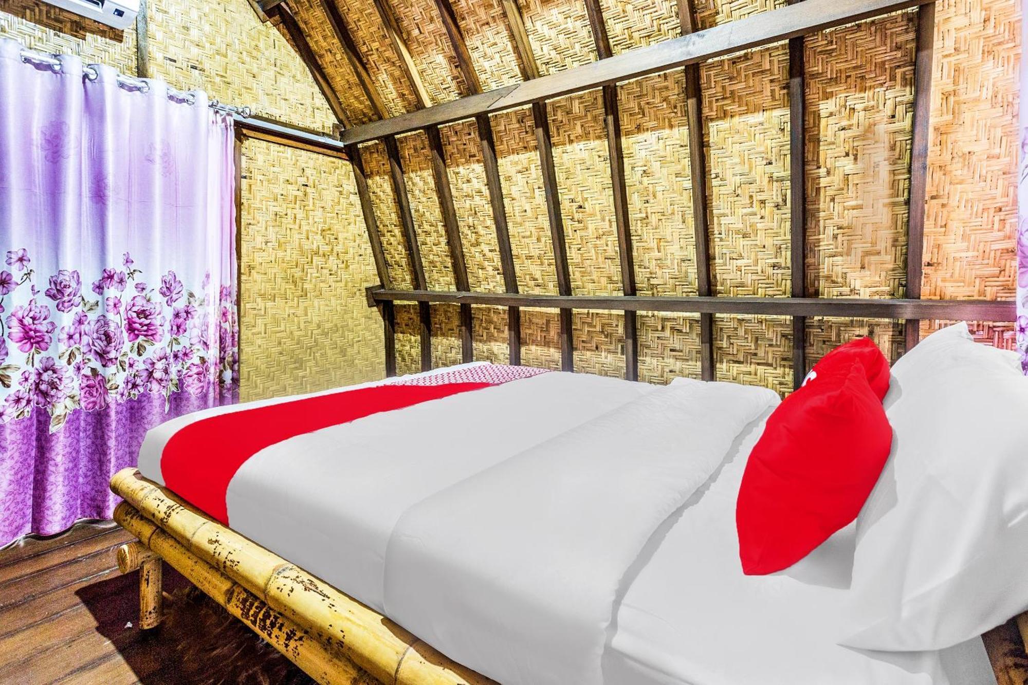 Oyo 1837 Telone Bungalow Palebah Екстериор снимка