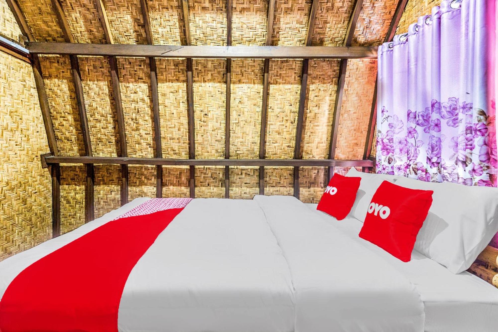 Oyo 1837 Telone Bungalow Palebah Екстериор снимка