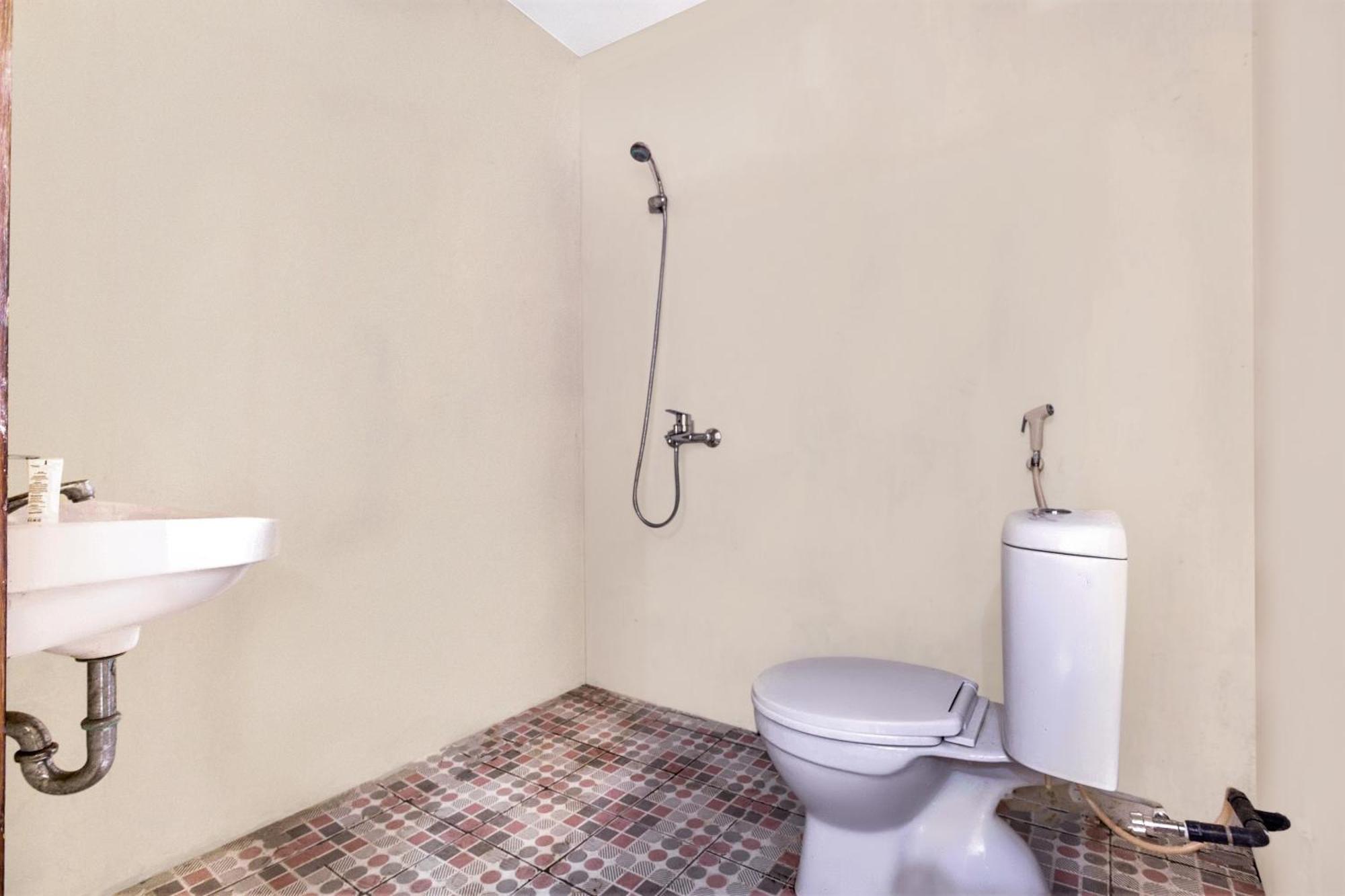 Oyo 1837 Telone Bungalow Palebah Екстериор снимка
