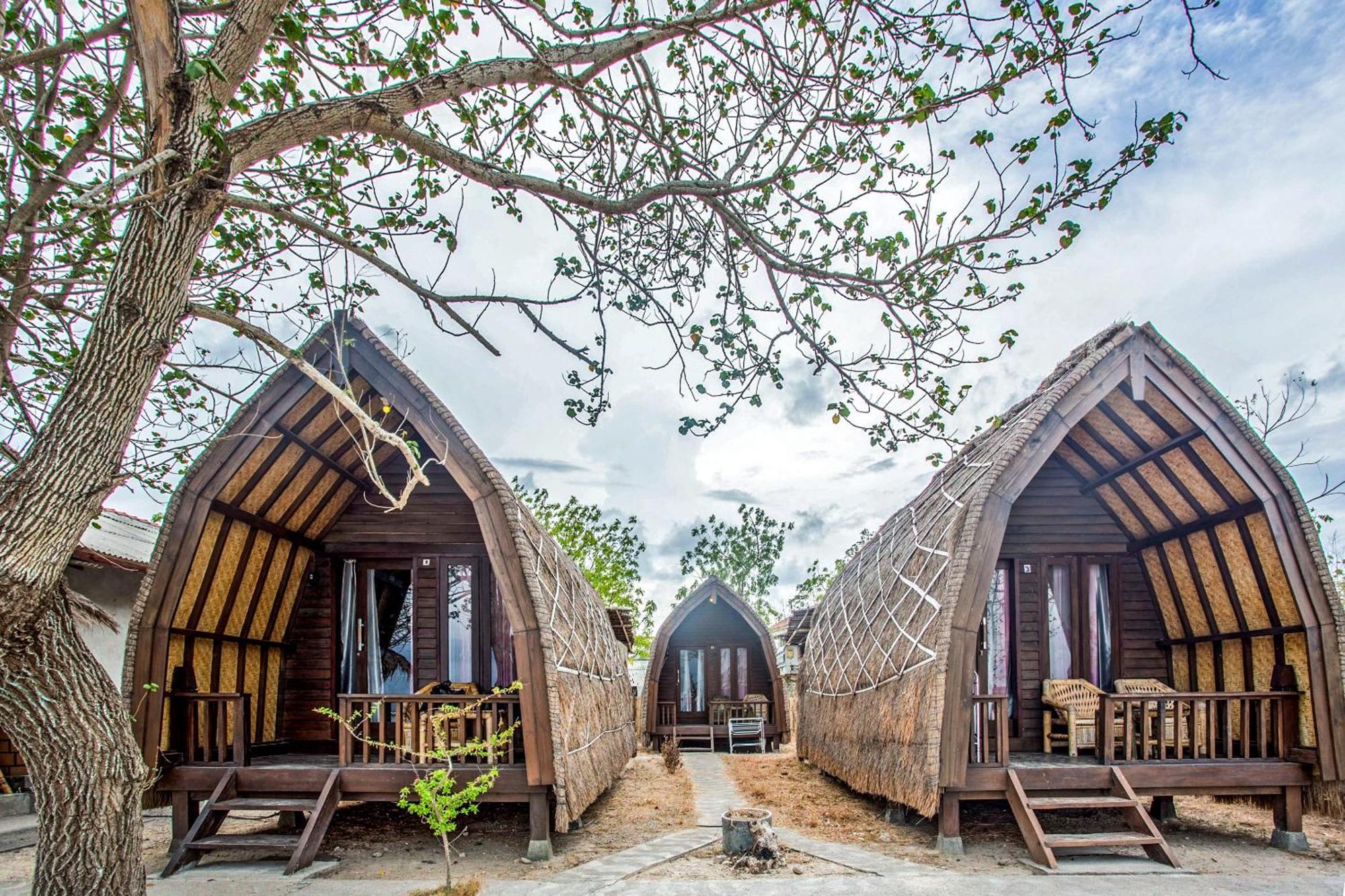 Oyo 1837 Telone Bungalow Palebah Екстериор снимка
