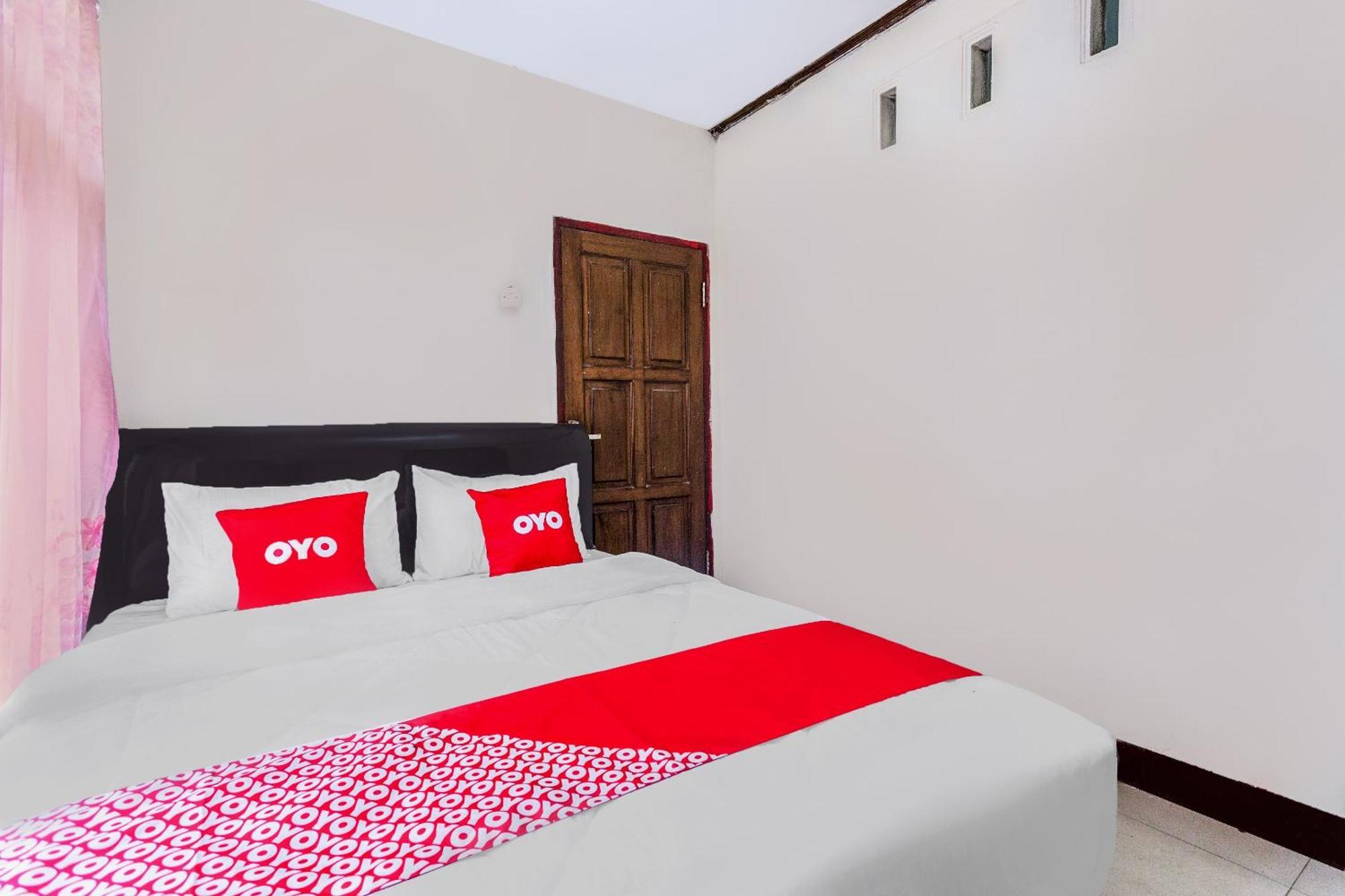 Oyo 1837 Telone Bungalow Palebah Екстериор снимка
